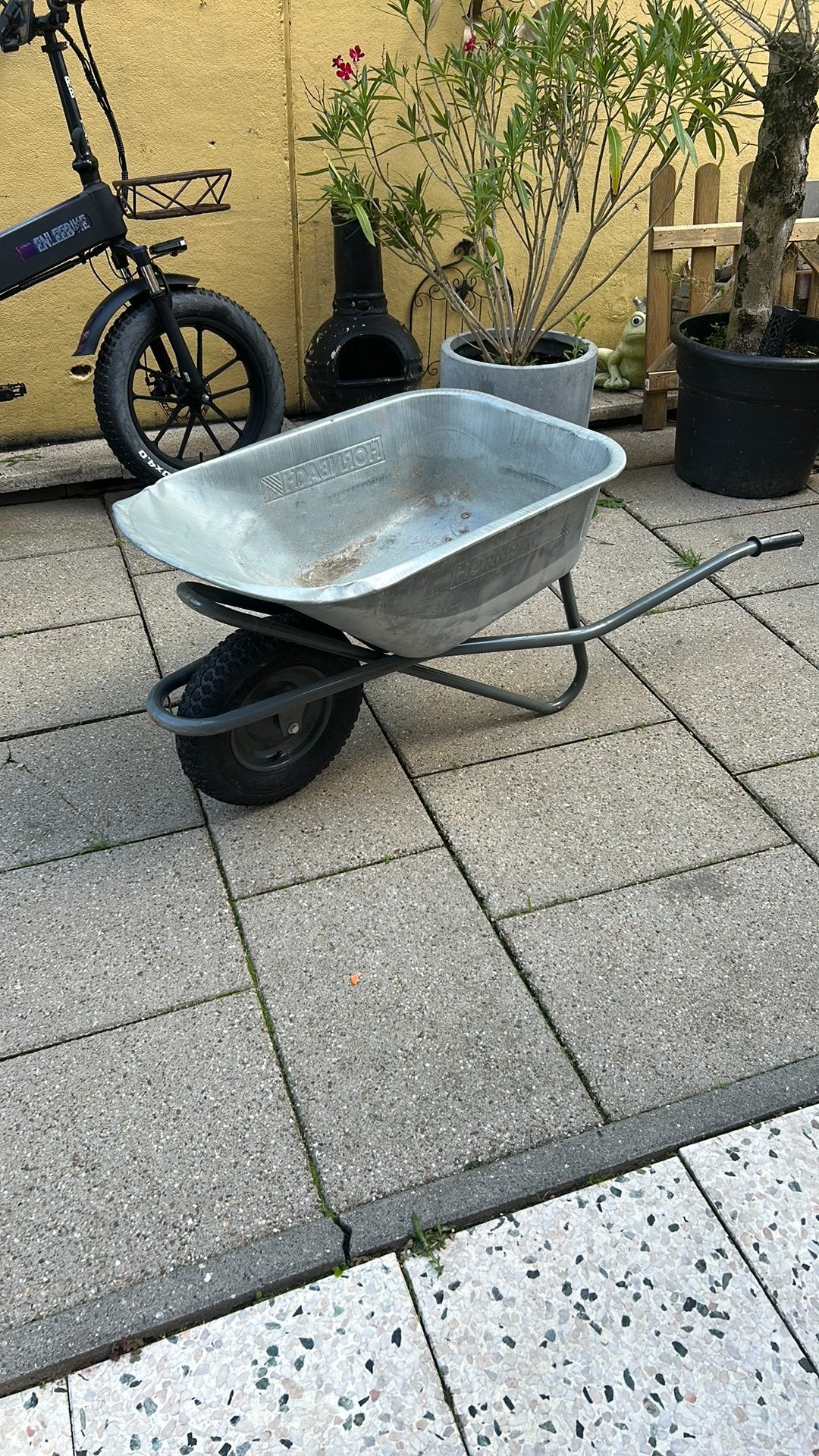 Kruiwagen Hornbach stang gebroken wel bruikbaar, Tuin en Terras, Kruiwagens, Ophalen, Gebruikt