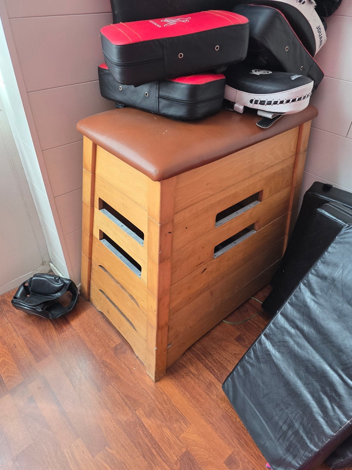 Verrijdbare houten gymkast, Ophalen, Gebruikt