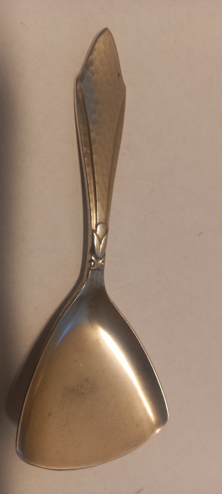 Vintage G-Z Verz. 40 Ned. Fabr. gehamerde notenlepel, Ophalen of Verzenden