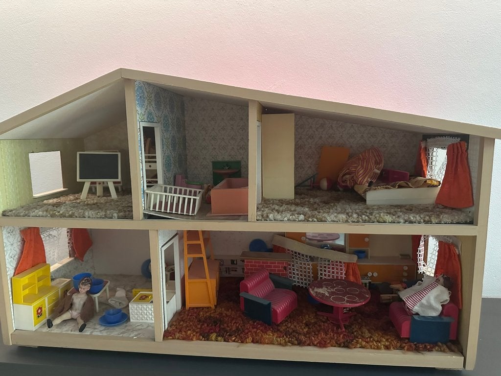 Vintage zelfbouw poppenhuis jaren 60 met inrichting, Ophalen, Poppenhuis, Gebruikt, Huizinga@huisarts.net