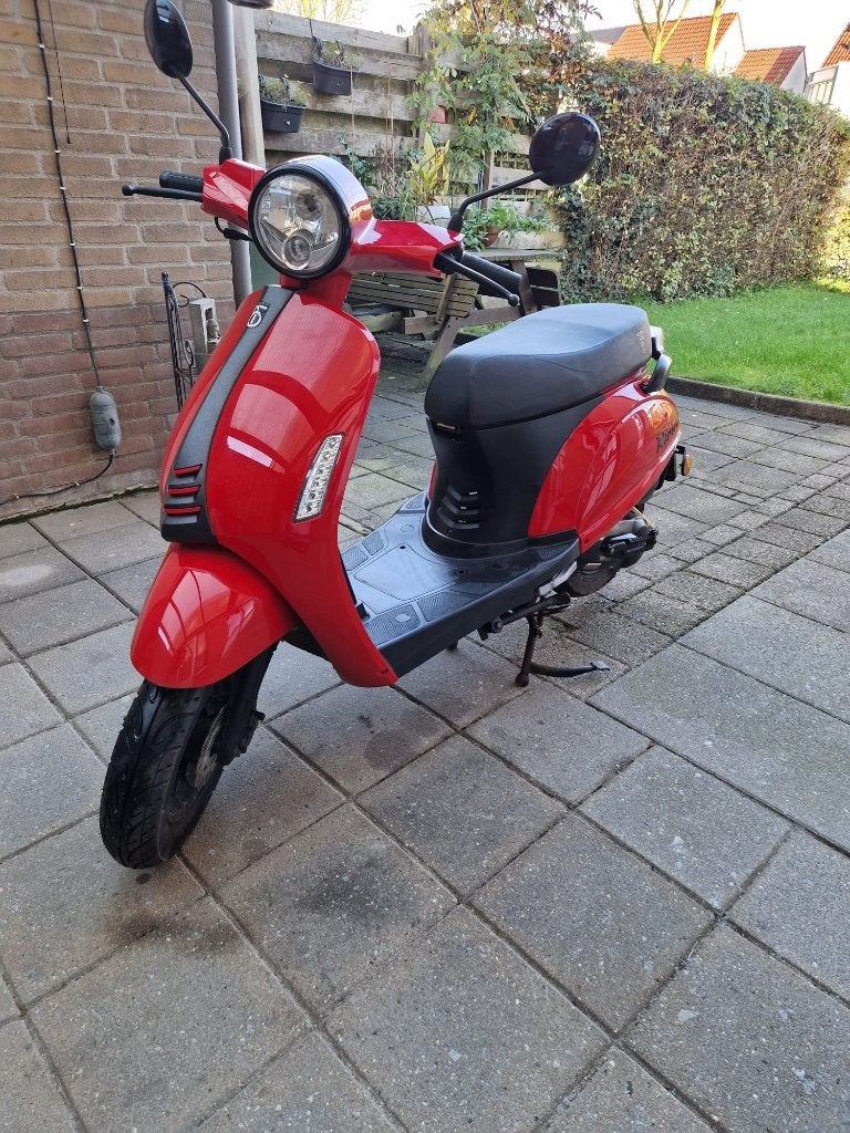 BTC RIVA II 25 km scooter, Zo goed als nieuw, Benzine, Ophalen, Overige merken