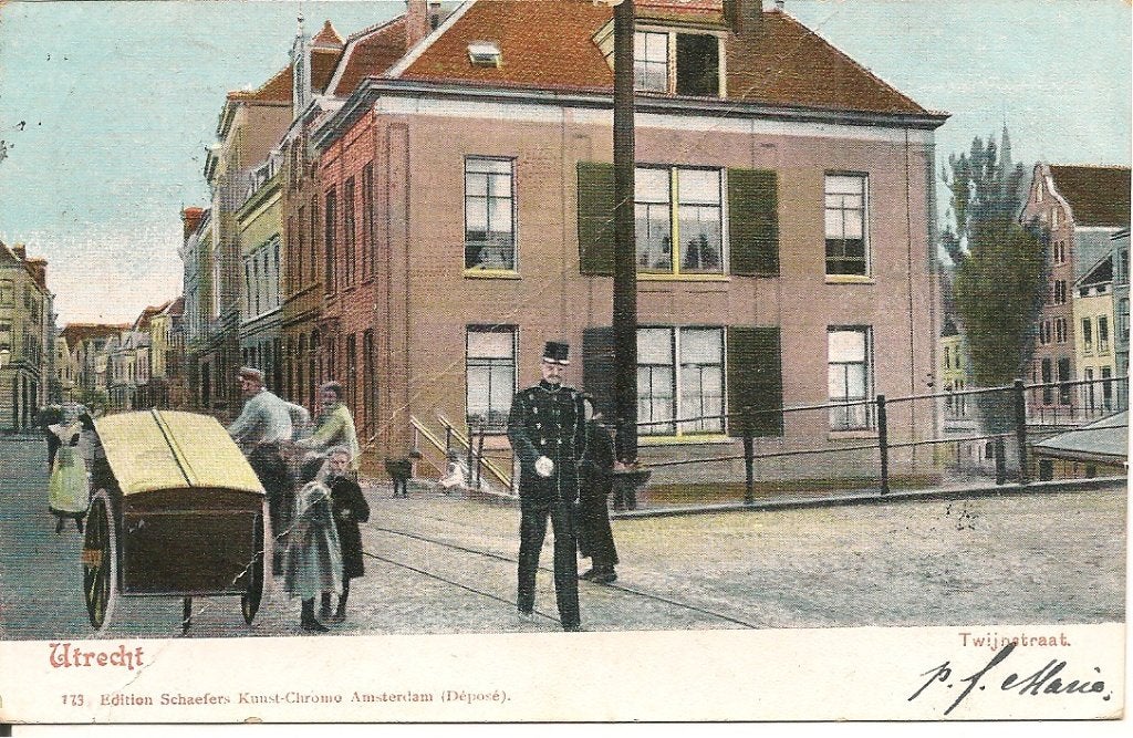 Oude ansichtkaart Utrecht Twijnstraat met politieagent, Ophalen of Verzenden, Voor 1920, Gelopen, Utrecht