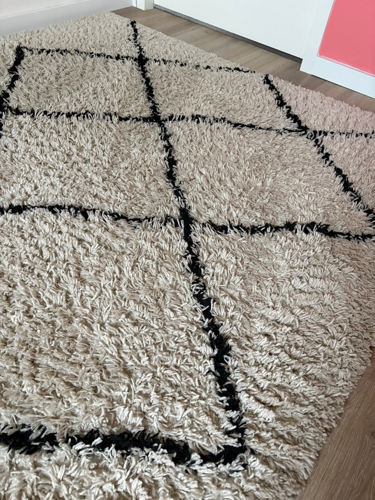 Hoogpolig vloerkleed crème-zwart geruit 160x230 cm, Ophalen, Gebruikt, 150 tot 200 cm, 200 cm of meer