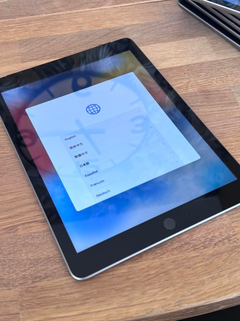 9x iPad 5 32GB – WiFi & WiFi + Cellular, 9 inch, 32 GB, Apple iPad, 1 park way apple