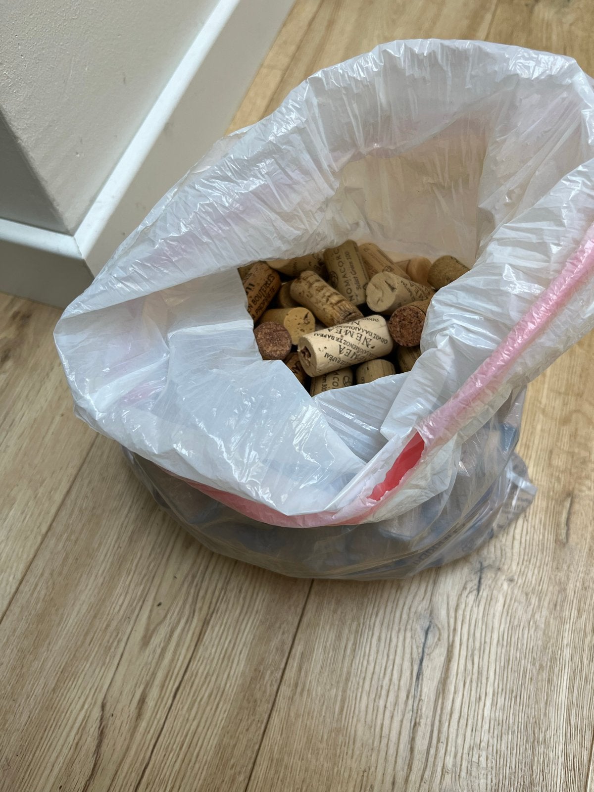 Zak met gebruikte kurken, Ophalen, Gebruikt