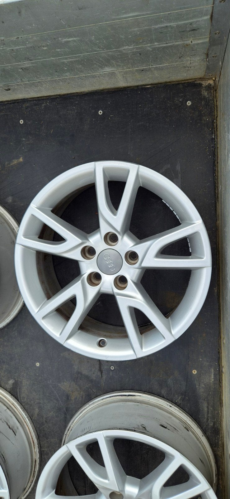 4x Audi Q3 Velgen 6,5Jx17H2 5x112 - Zonder stoeprandschade, Auto-onderdelen, Ophalen