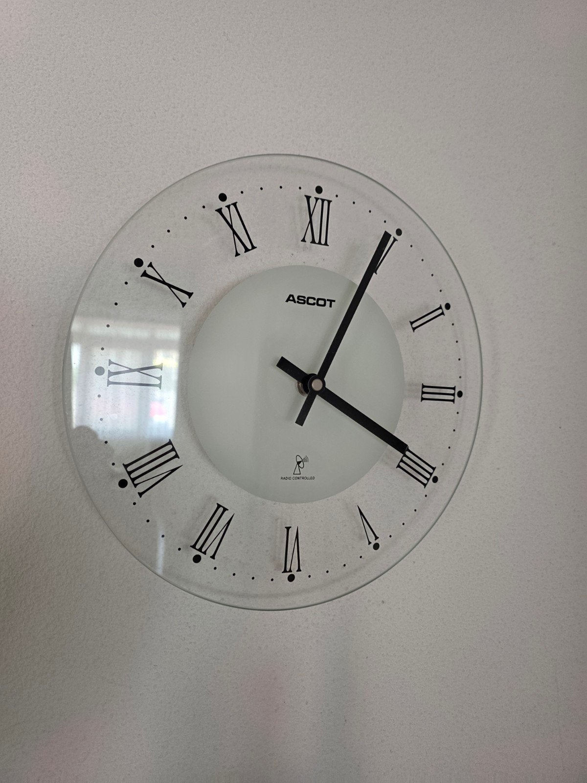 Moderne Ascot wandklok met Romeinse cijfers, Ophalen, Wandklok, Radiogestuurd, Analoog