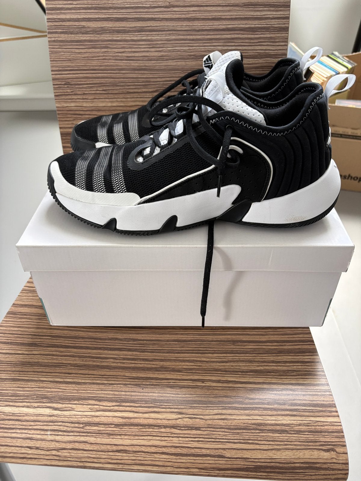 Basketbal schoenen Adidas Trae Unlimited zwart, Ophalen of Verzenden, Zo goed als nieuw, Sportschoenen