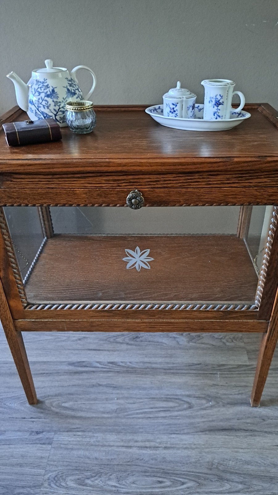Antieke vitrinekast/bijzettafel/theekastje, Antiek en Kunst, Ophalen
