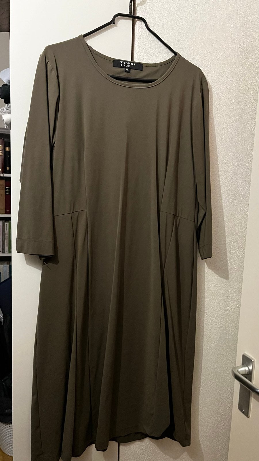 Donna Due Jurk - Olijfgroen - Maat XL, Maat 46/48 (XL) of groter, Ophalen of Verzenden, Zo goed als nieuw, Onder de knie