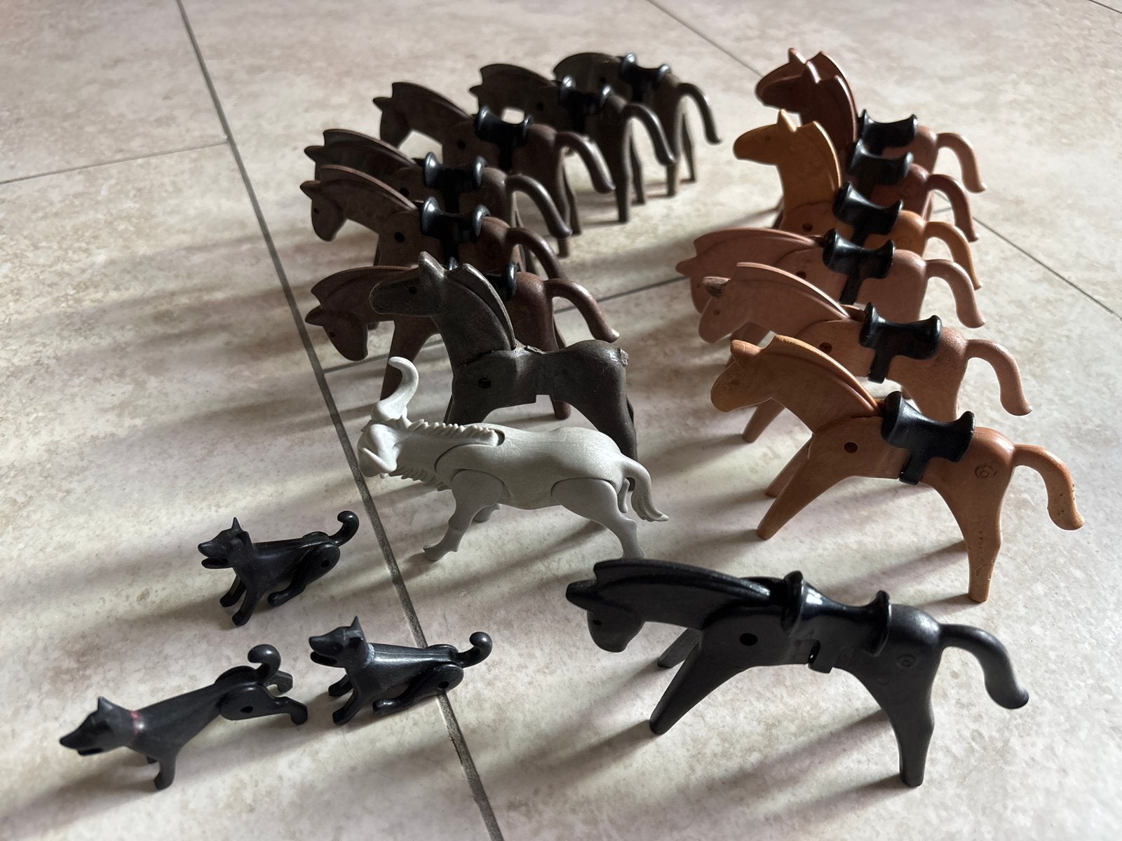 Playmobil paarden, honden en gnoe - diverse figuren, Ophalen of Verzenden, Gebruikt, Losse onderdelen, Figuren