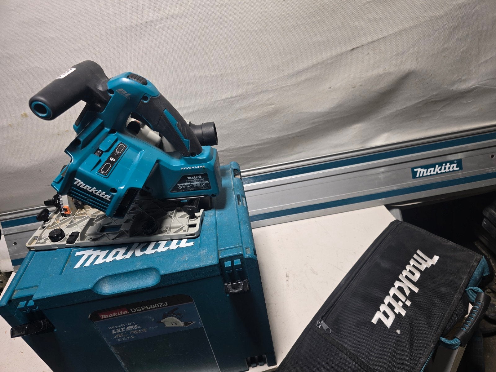Makita DSP600 Accu Invalzaag 165mm + Geleiderail en tas, Makita, Ophalen of Verzenden, N.v.t, N.v.t