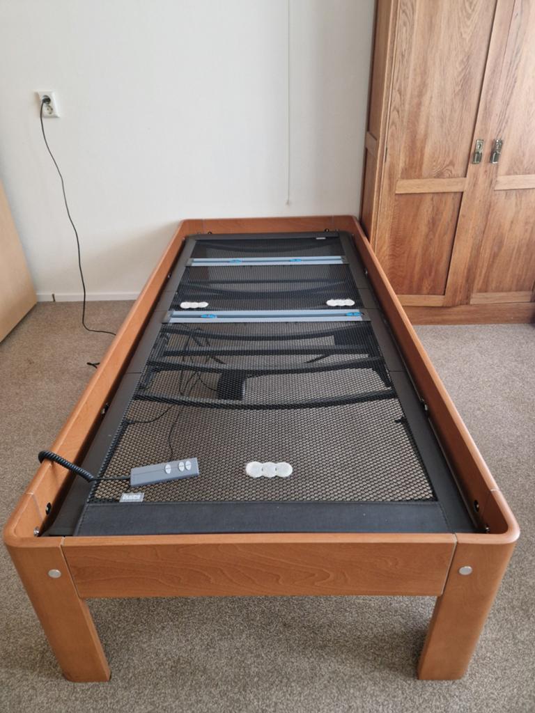 Auping auronde volledig elektrische bodem eenpersoons, Ophalen, Gebruikt, 90 cm, Eenpersoons