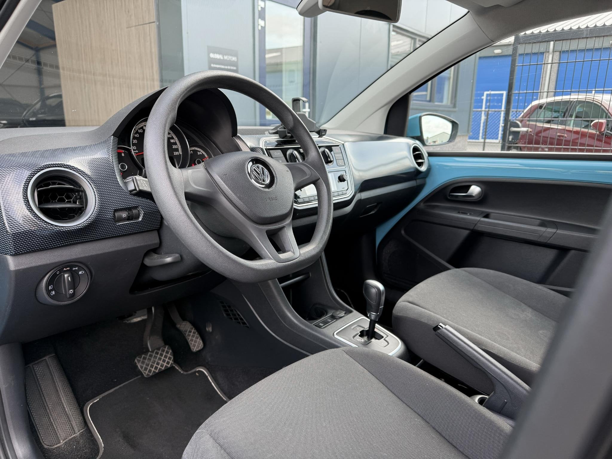 Volkswagen Up! 1.0 BMT High Up! 75PK - AUTOMAAT - 43.000 KM, Auto's, Stof, Gebruikt, 840 kg, Geïmporteerd