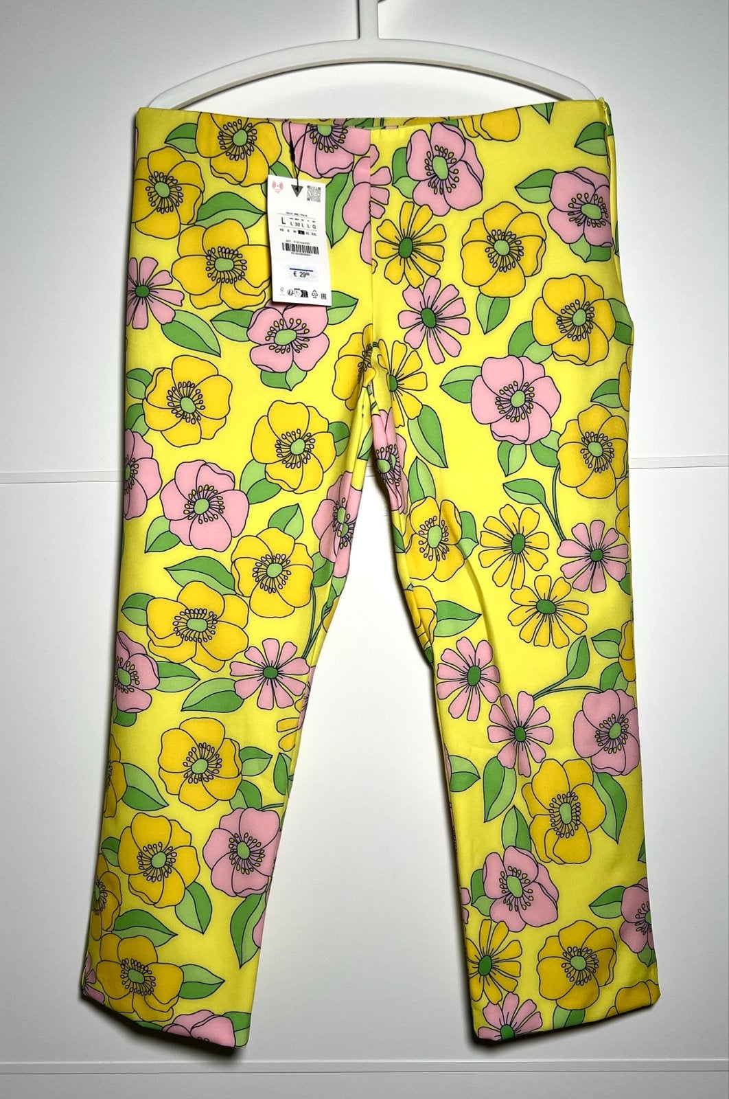 Zara broek met bloemenprint - Nieuw met kaartjes, Kleding | Dames, Broeken en Pantalons, Maat 38/40 (M), Geel, Nieuw, Ophalen of Verzenden