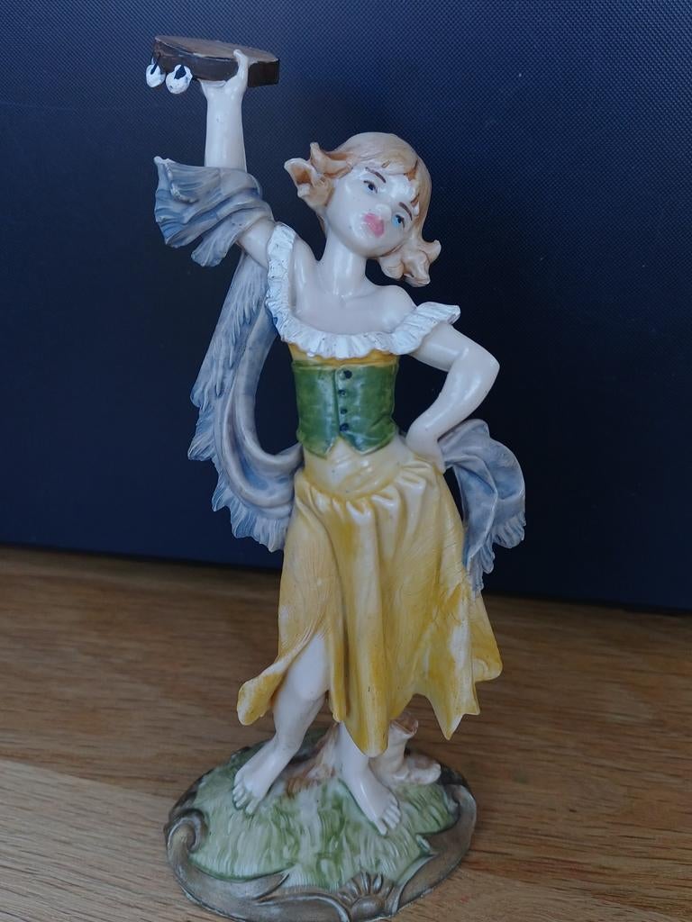 Danseres met tamboerijn beeldje, Ophalen of Verzenden, Zo goed als nieuw