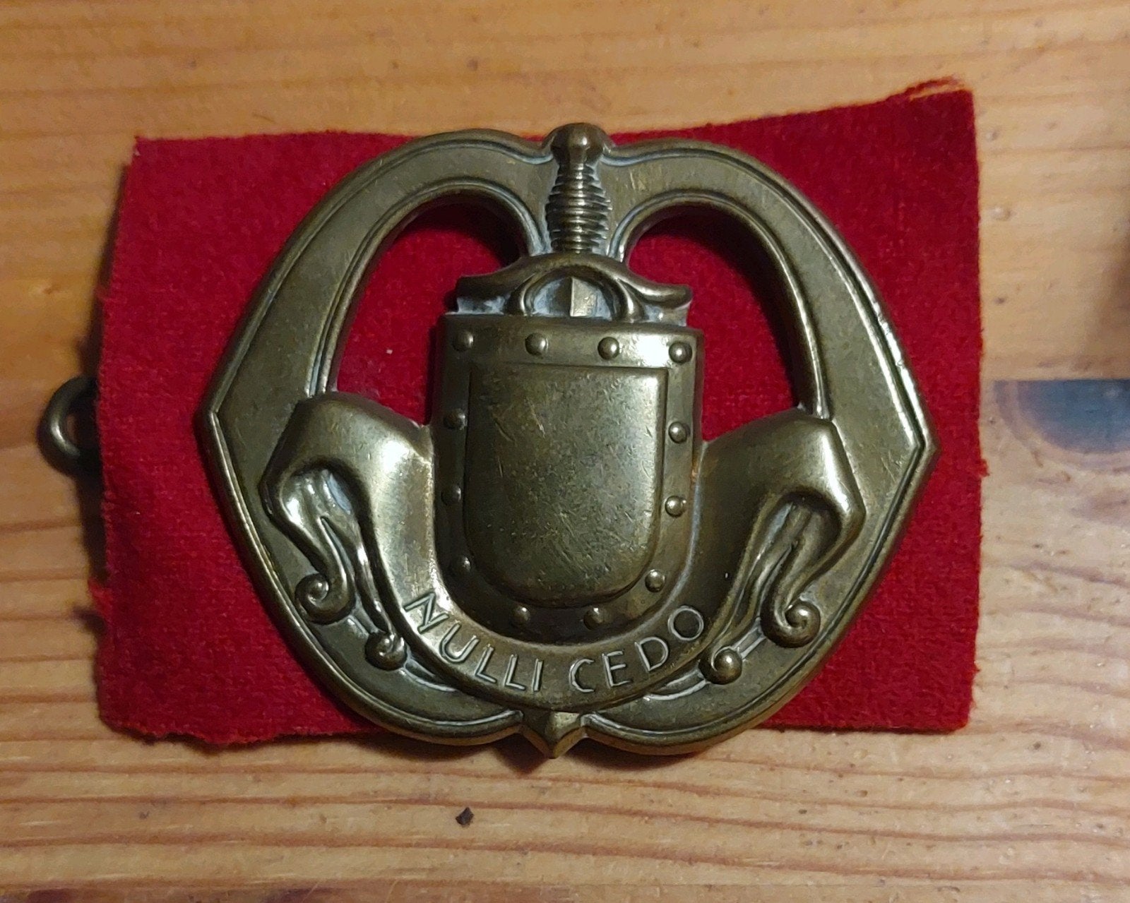 Baretembleem Infanterie 1e Model 3e variant, Ophalen of Verzenden, Landmacht, Nederland, Embleem of Badge