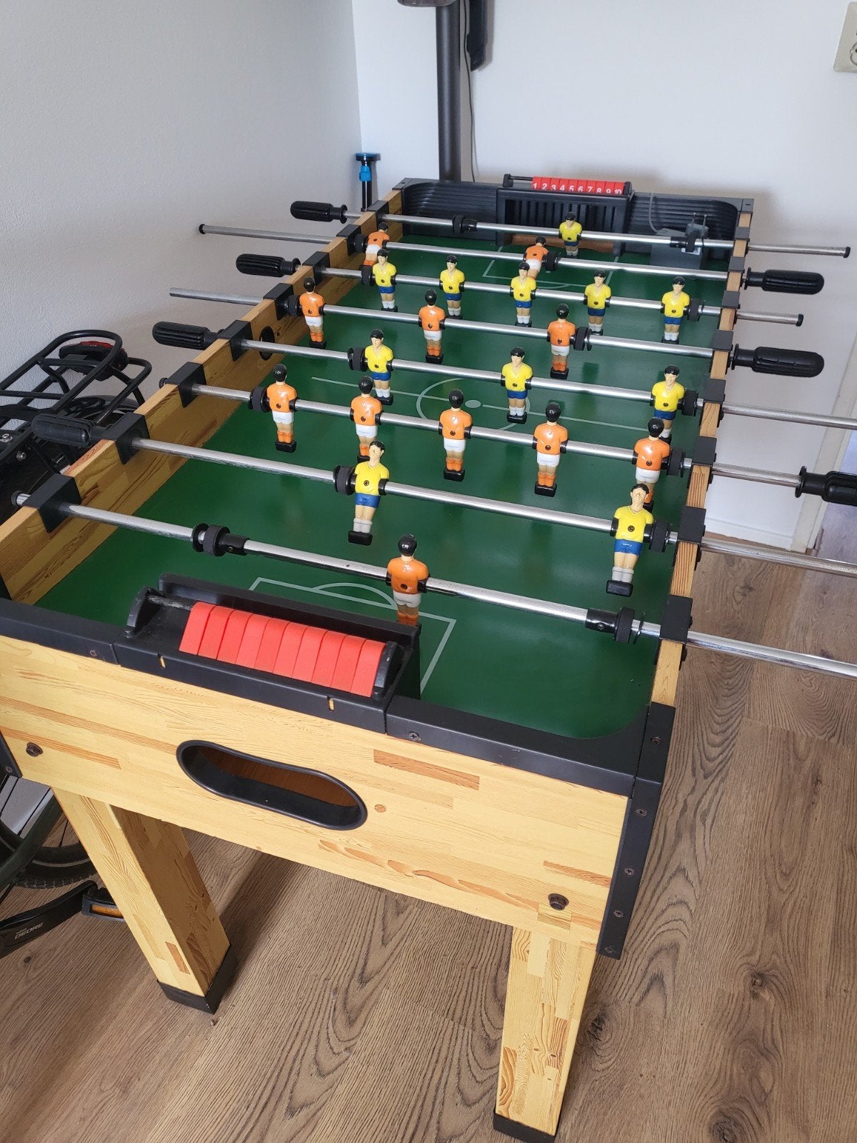 Tafelvoetbaltafel (op poten), Hobby en Vrije tijd, Gezelschapsspellen | Bordspellen, Een of twee spelers, Ophalen, Gebruikt