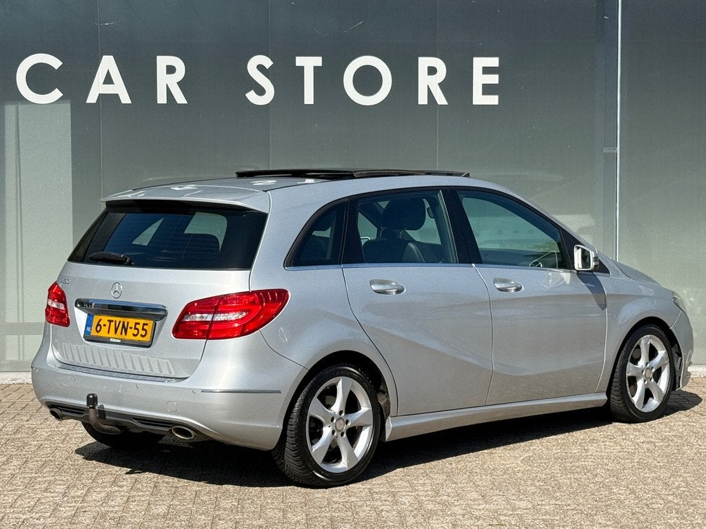 Mercedes-Benz B-klasse 180 Ambition Pano|Navi|PDC|Trekhaak, Auto's, Mercedes-Benz, 1325 kg, Gebruikt, 4 cilinders, Leder en Stof