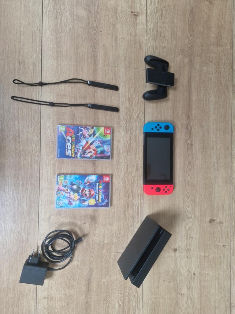 Nintendo switch met accessoires en 2  mario games, Spelcomputers en Games, Games | Nintendo Switch, Avontuur en Actie, Online
