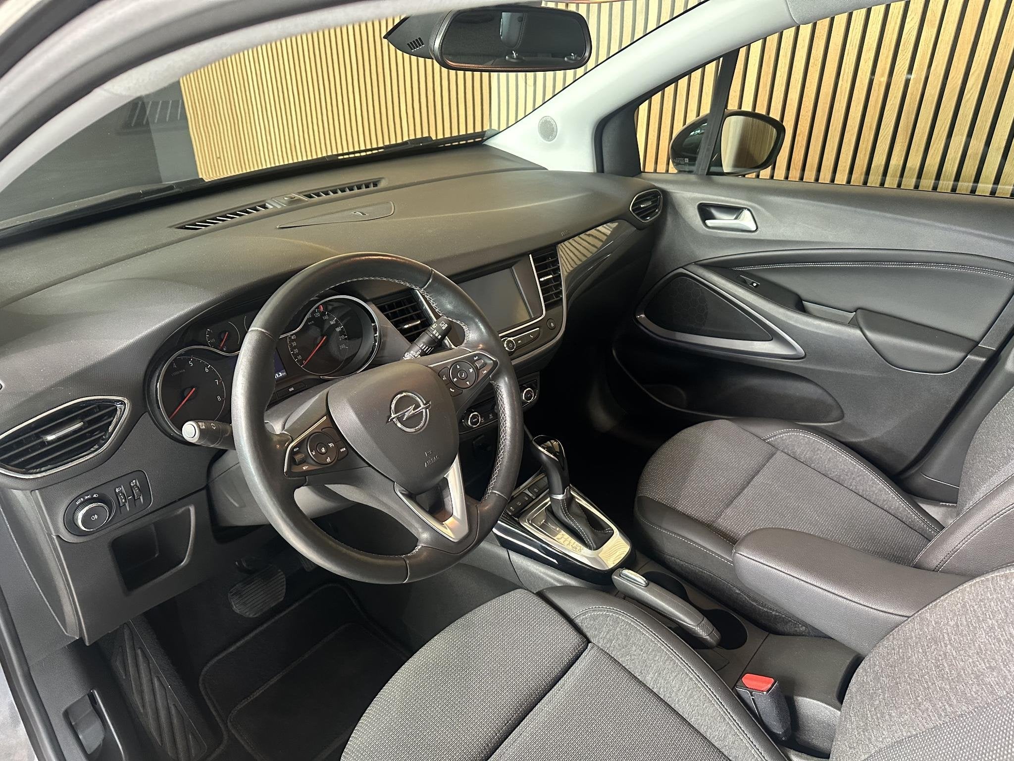 Opel Crossland 1.2 Turbo Elegance Trekhaak | Stoel / stuurwi, Auto's, Gebruikt, 1199 cc, Bedrijf, 1180 kg