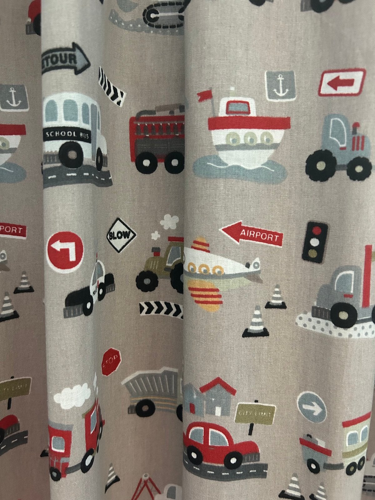 Kindergordijnen met voertuigenprint (groot oppervlak!), Huis en Inrichting, Beige, 170 cm, Ophalen of Verzenden, Zo goed als nieuw