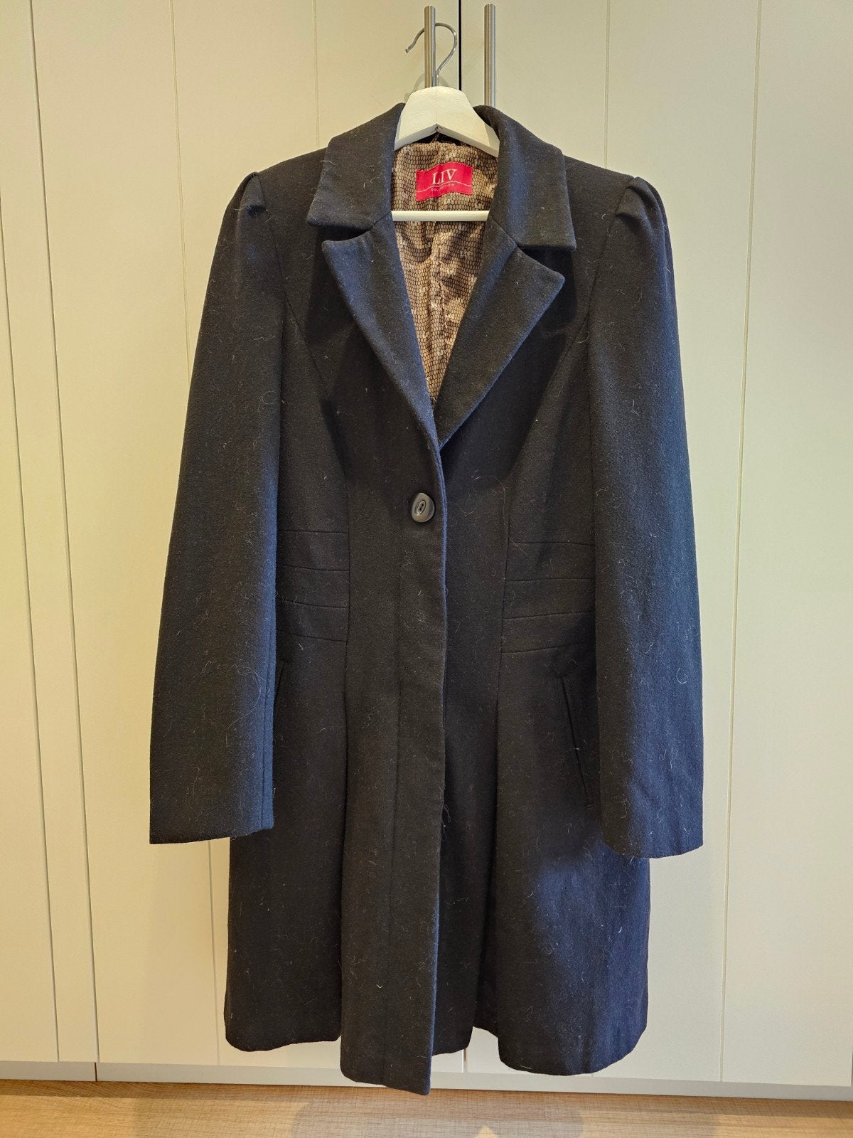 Zwarte wollen jas van LIV Collection, maat 38, Kleding | Dames, Jumpsuits, Gedragen, Maat 38/40 (M), Zwart, Ophalen of Verzenden