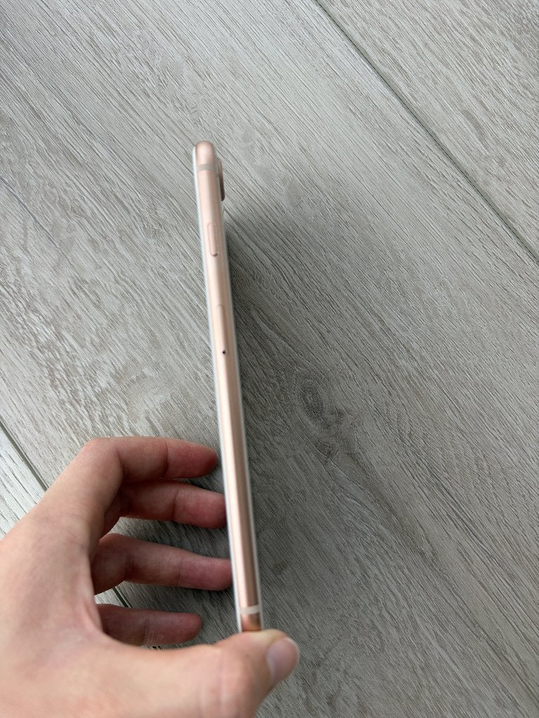 Foto 10 van iPhone 8 Plus 128GB Roségoud – nette staat