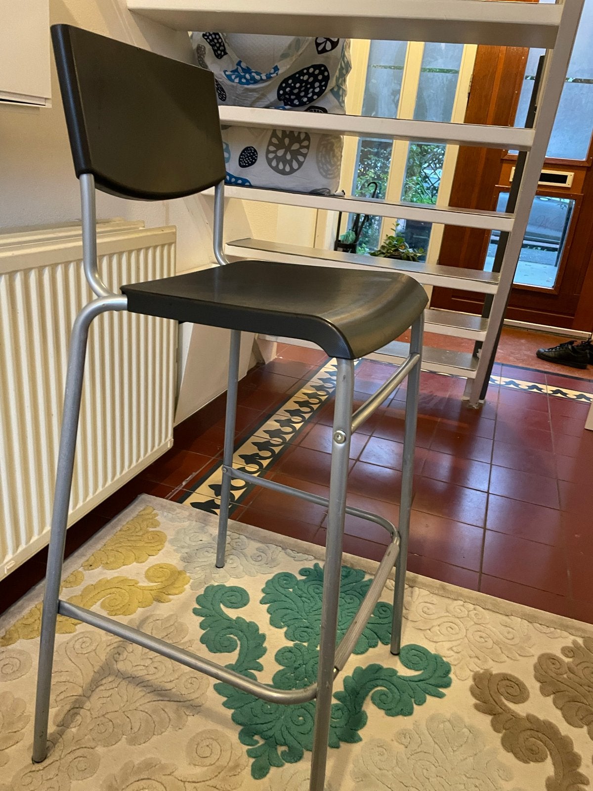 IKEA STIG barkruk met rugleuning - Zwart/Zilvergrijs, Ophalen, Kunststof, Met voetsteun, 60 tot 90 cm