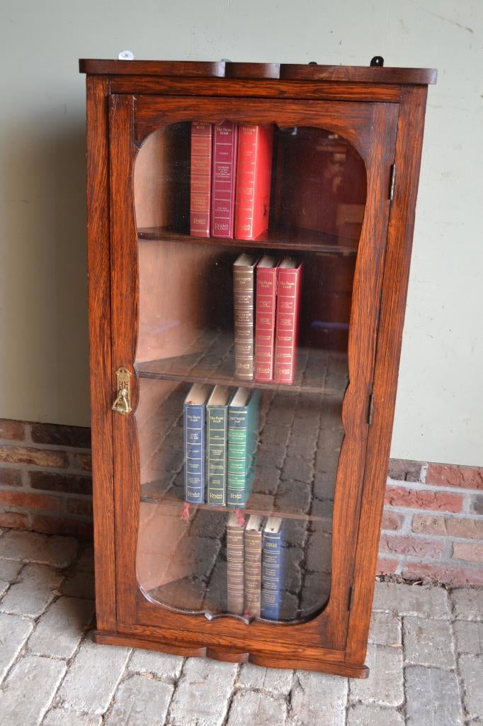 Prachtige antieke eiken houten biedermeier hanghoekkast.