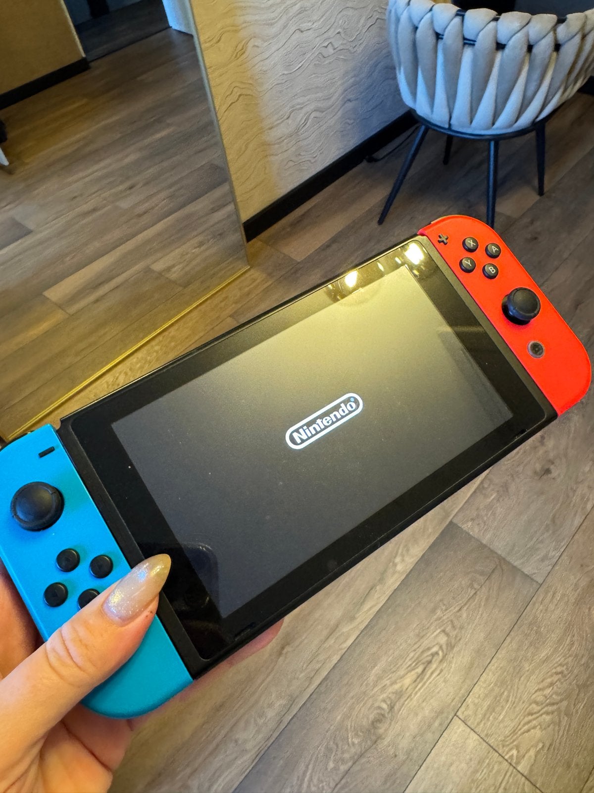 Nintendo Switch met Joy-Cons (Rood/Blauw), Ophalen of Verzenden, Zo goed als nieuw, Met 2 controllers, Switch Original