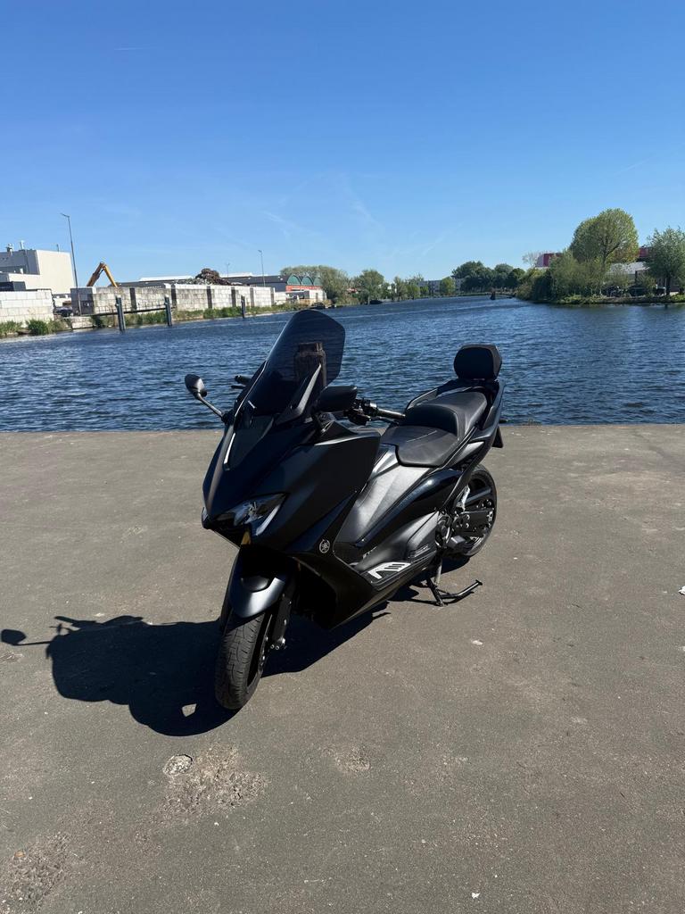 Yamaha Tmax 560 Tech max Akrapovic, Particulier, Scooter