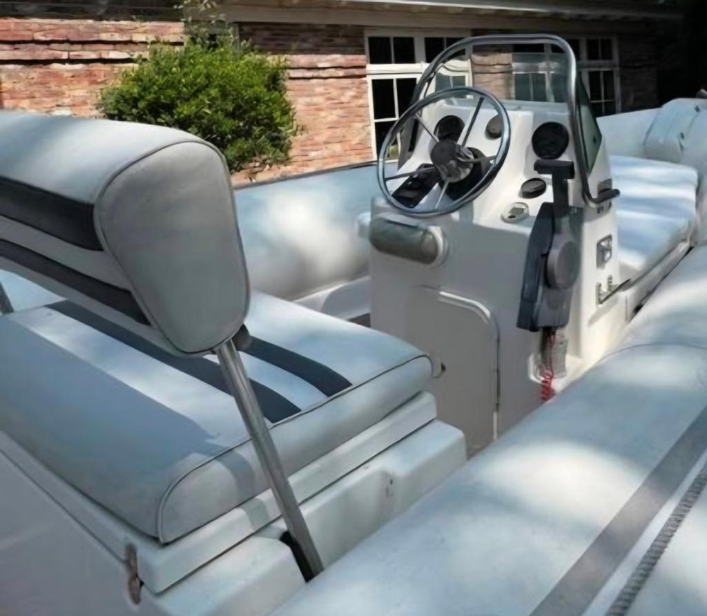 Stuurconsole en bankje gezocht van oude rib of motorboot, Ophalen