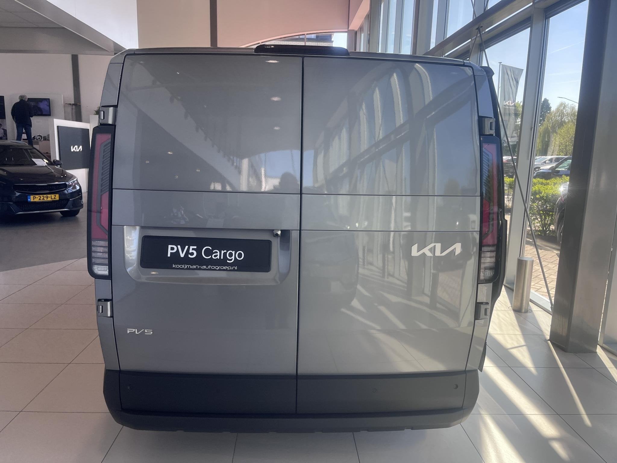 Kia PV5 L2H1 Elite Executive 71.2 kWh VOORRAAD ACTIE! DIRECT, Auto's, Bestelauto's, 750 kg, Leder en Stof, 163 pk, Origineel Nederlands