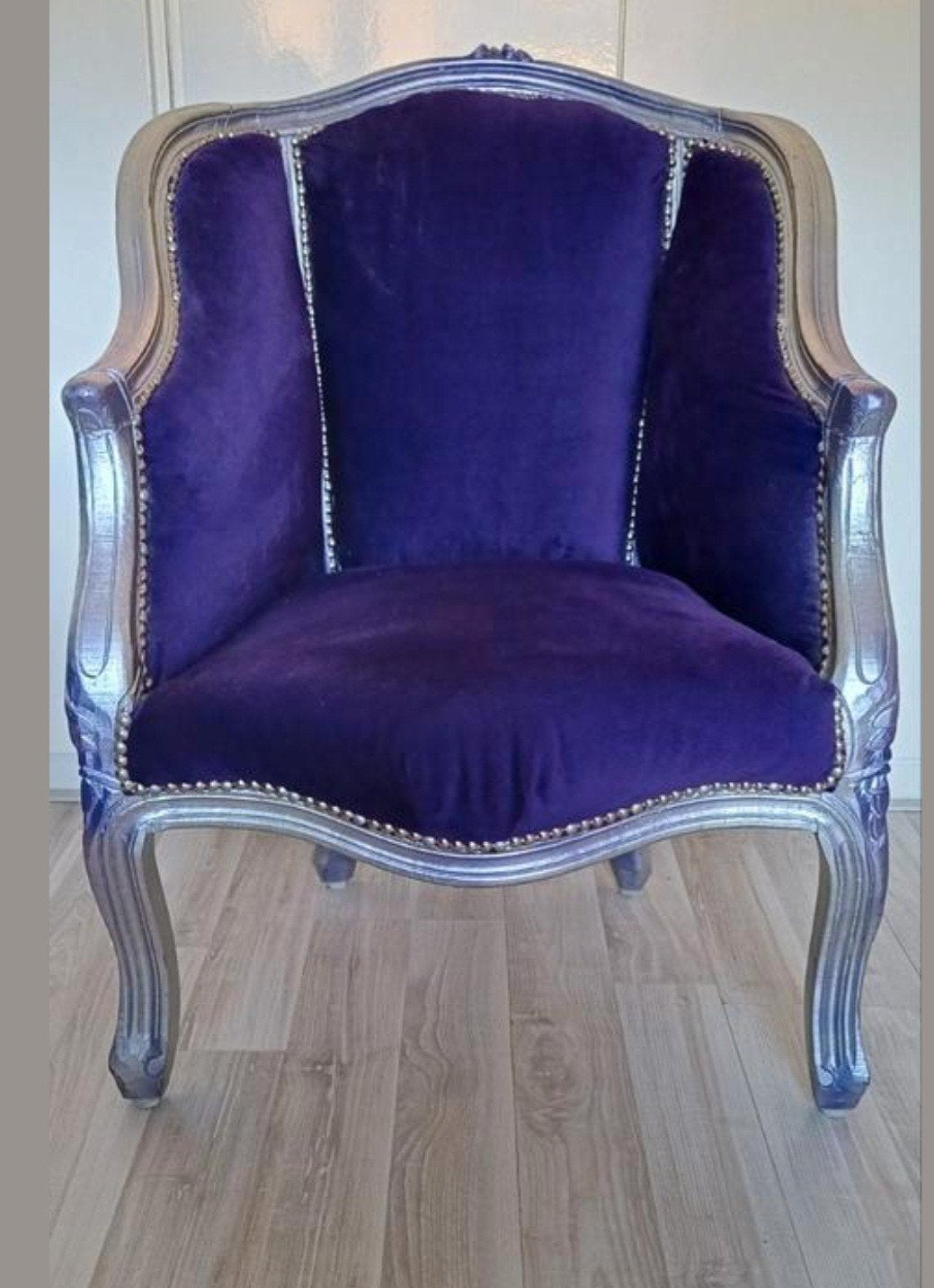 Barok fauteuil opnieuw bekleed in paars velours, Ophalen