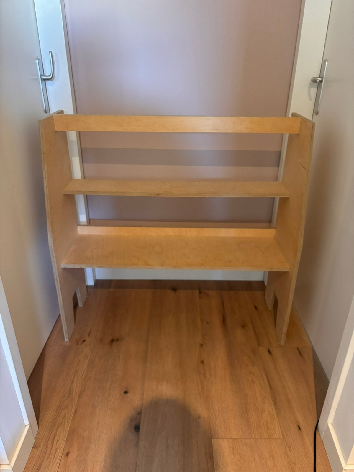 Woodchuck speeltafel / boekenrek, Kinderen en Baby's, Ophalen, Zo goed als nieuw, Tafel