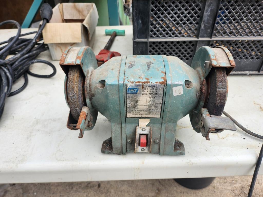 Kinzo Werkbankslijpmachine - Gebruikt, Doe-het-zelf en Verbouw, Gereedschap | Slijpmachines, Ophalen, Gebruikt, Minder dan 700 watt