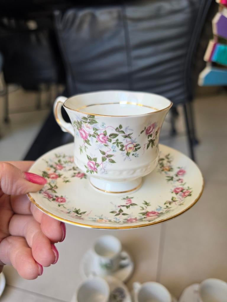 Balmoral Castle Bone China Kop en Schotel met Rozen, Ophalen of Verzenden