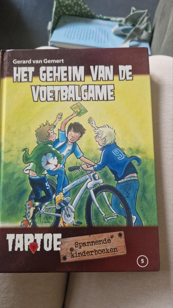 Het Geheim van de Voetbalgame - Gerard van Gemert, Ophalen of Verzenden, Gelezen, Gerard van Gemert, Fictie algemeen