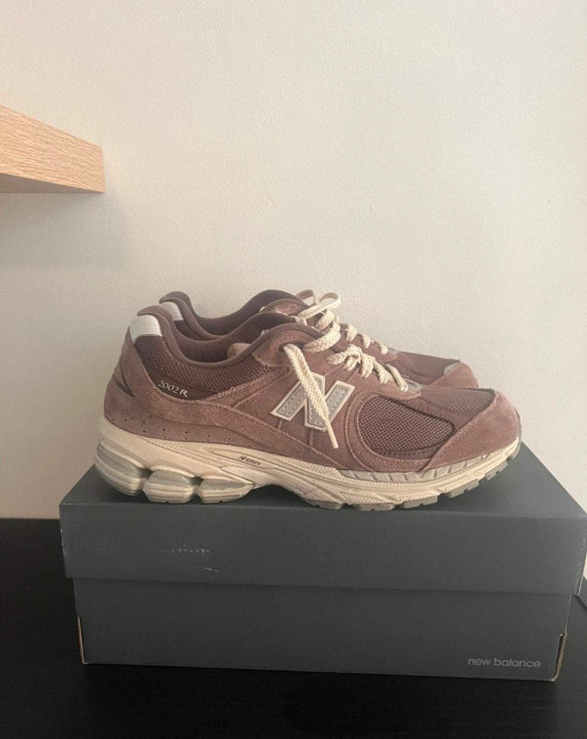 New Balance 2002R Sneakers - EU 43 / UK 9.5, Kleding | Heren, Ophalen of Verzenden, Zo goed als nieuw, Overige kleuren, Sneakers of Gympen