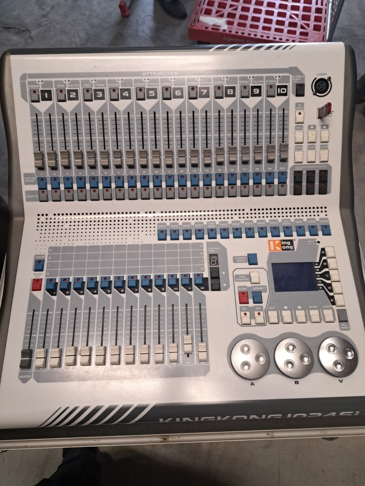 KingKong 1024SI DMX Controller met Flightcase, Muziek en Instrumenten, Mengpanelen, Ophalen, Gebruikt, 10 tot 20 kanalen