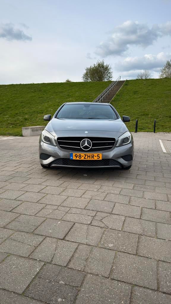 Mercedes-Benz A-Klasse A180 1.6 Blue EFF Aut7 2012 Grijs, Auto's, Mercedes-Benz, 1295 kg, 4 cilinders, 122 pk, 1200 kg