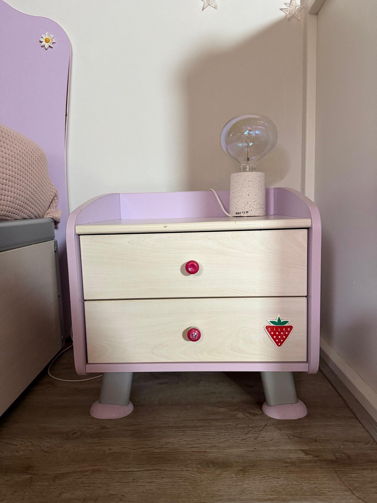 Mooi Çilek Nachtkastje - Roze/Paars/Crème - 45x47x40 cm, Ophalen, Zo goed als nieuw, Minder dan 45 cm, Minder dan 55 cm