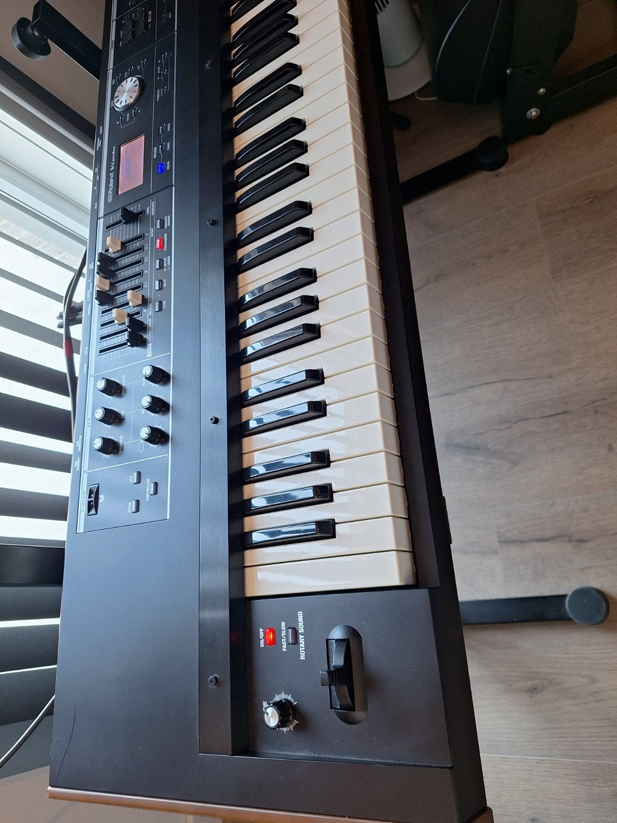 T.k. zgan Rolnd VR 730 incl softcase, Ophalen of Verzenden, Zo goed als nieuw, 76 toetsen, Roland
