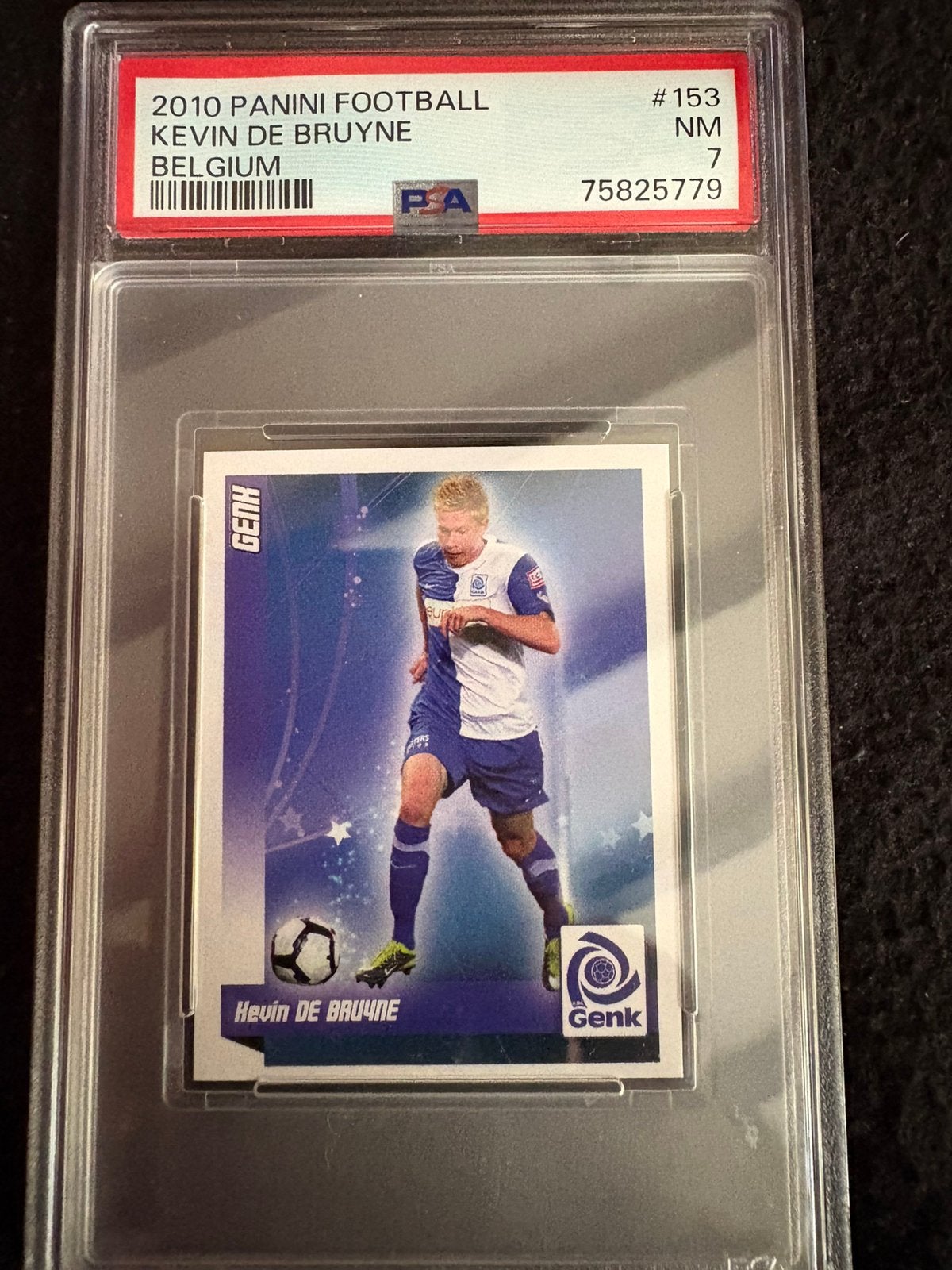 Kevin De Bruyne Panini Voetbal Sticker 2010 PSA 7, Ophalen of Verzenden, Zo goed als nieuw, Buitenlandse clubs, Poster, Plaatje of Sticker