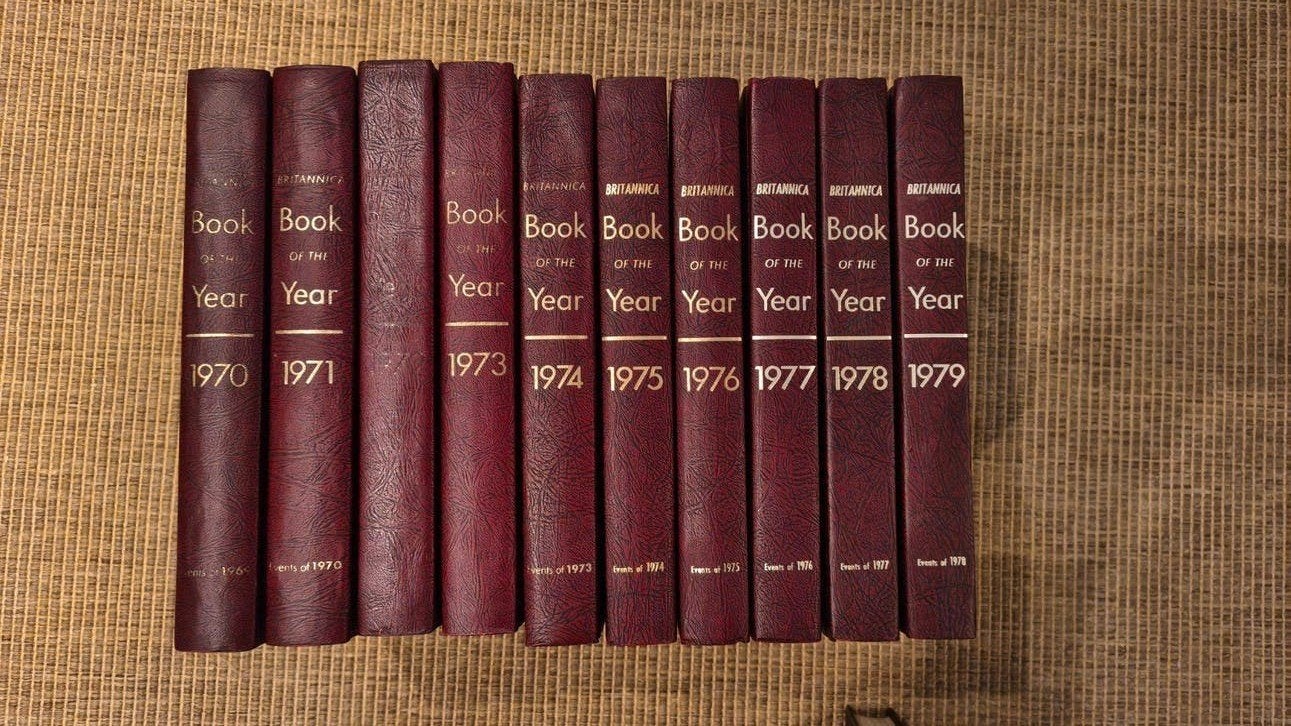 Jaren '70 compleet - Encyclopaedia Britannica Jaarboeken, Ophalen of Verzenden, Gelezen, Algemeen, Complete serie