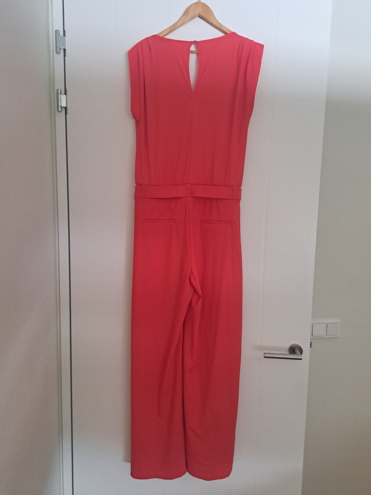 Koraalrode jumpsuit Laure Studio Anneloes M, Maat 38/40 (M), Studio Anneloes, Ophalen of Verzenden, Zo goed als nieuw