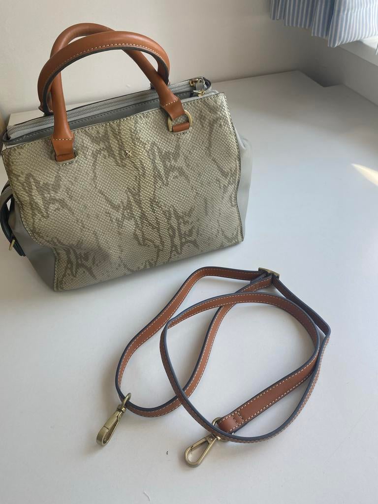 Fiorelli Handtas/Reistas met Veel Vakken en Ritsen, Ophalen of Verzenden, Zo goed als nieuw, Grijs, Handtas
