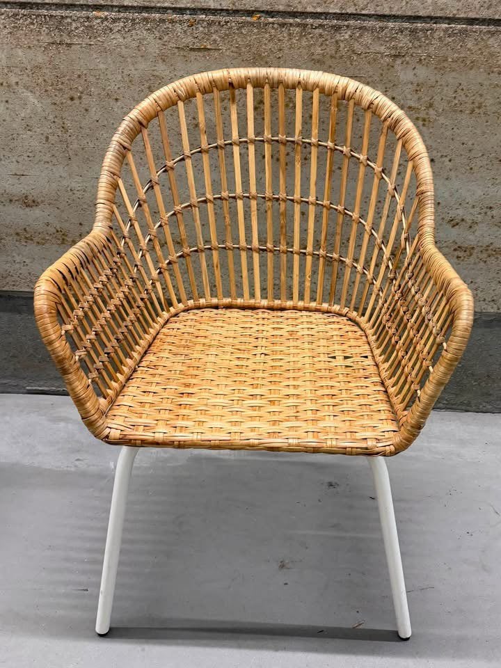 Te koop - ikea rattan/white stoel, Huis en Inrichting, Stoelen, Ophalen, Twee, Overige kleuren, Riet of Rotan