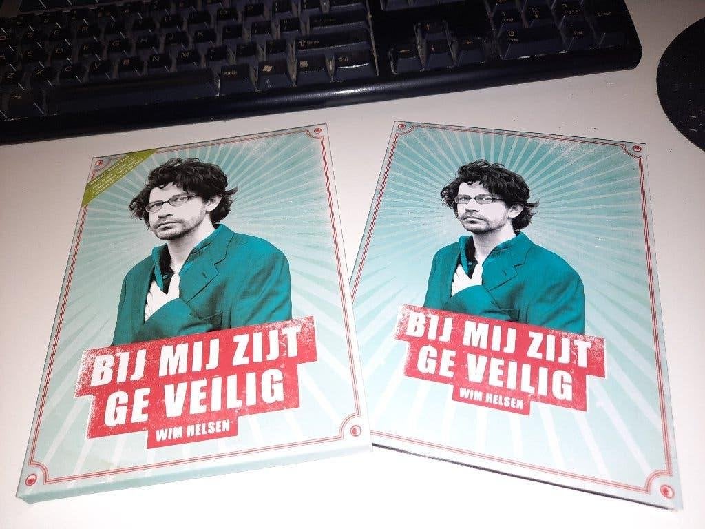 DVD Wim Helsen – Bij Mij Zijt Ge Veilig, Alle leeftijden, Ophalen, Zo goed als nieuw, Stand-up of Theatershow